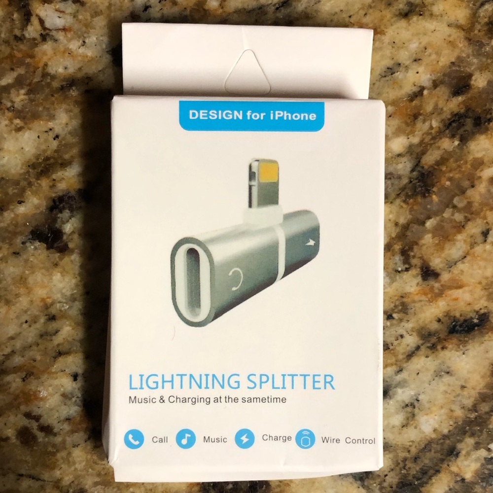 🌸 iPhone Adapter. Listen to music and charge